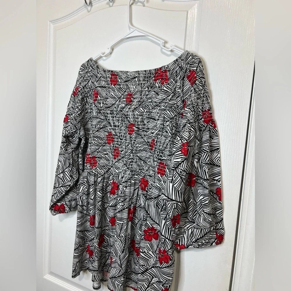 J.Jill Smocked Peasant Style Top Smocked Black White Red Floral Size L - Picture 12 of 15
